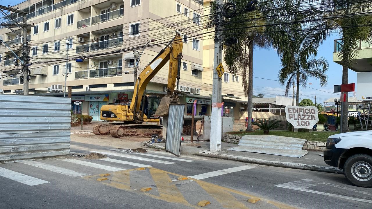 Obra de macrodrenagem altera trânsito no Centro de Maricá ErreJota