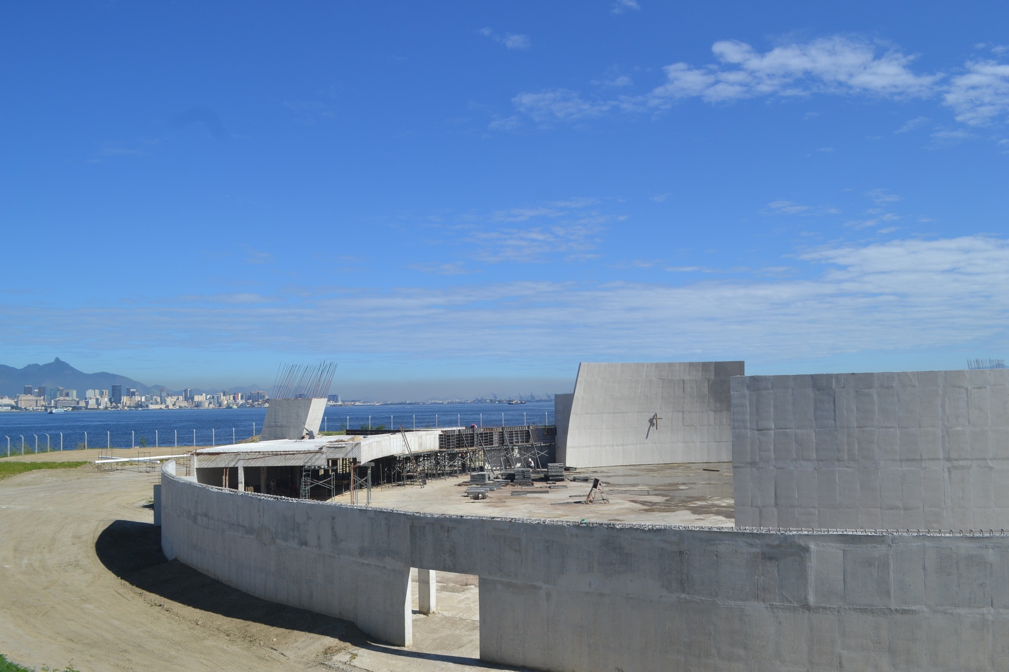 Bispos Da Arquidiocese De Niter I Visitam Obras Da Nova Catedral