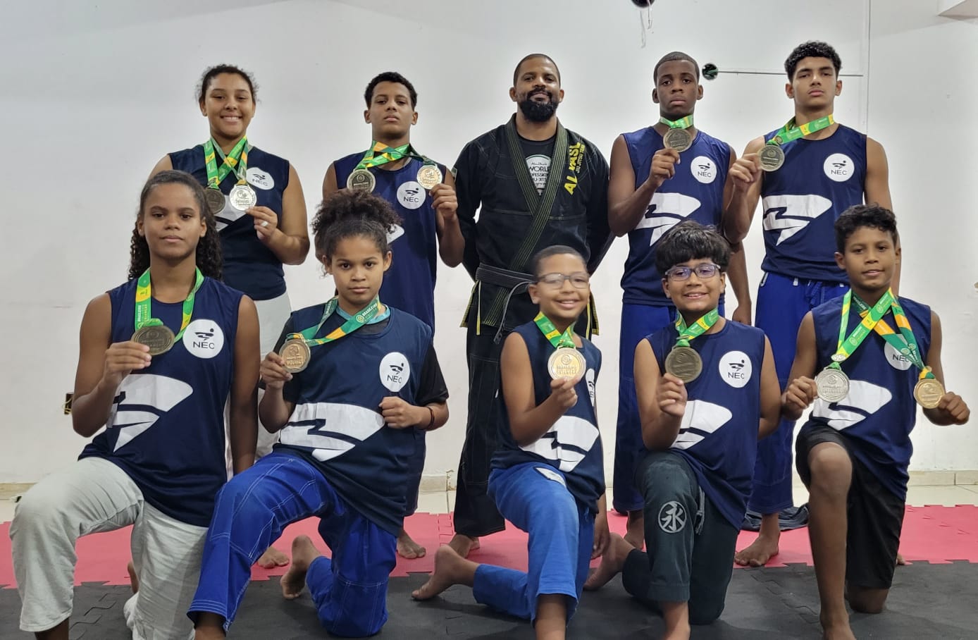 Atletas de jiu jitsu de Niterói conquistam medalhas em campeonato