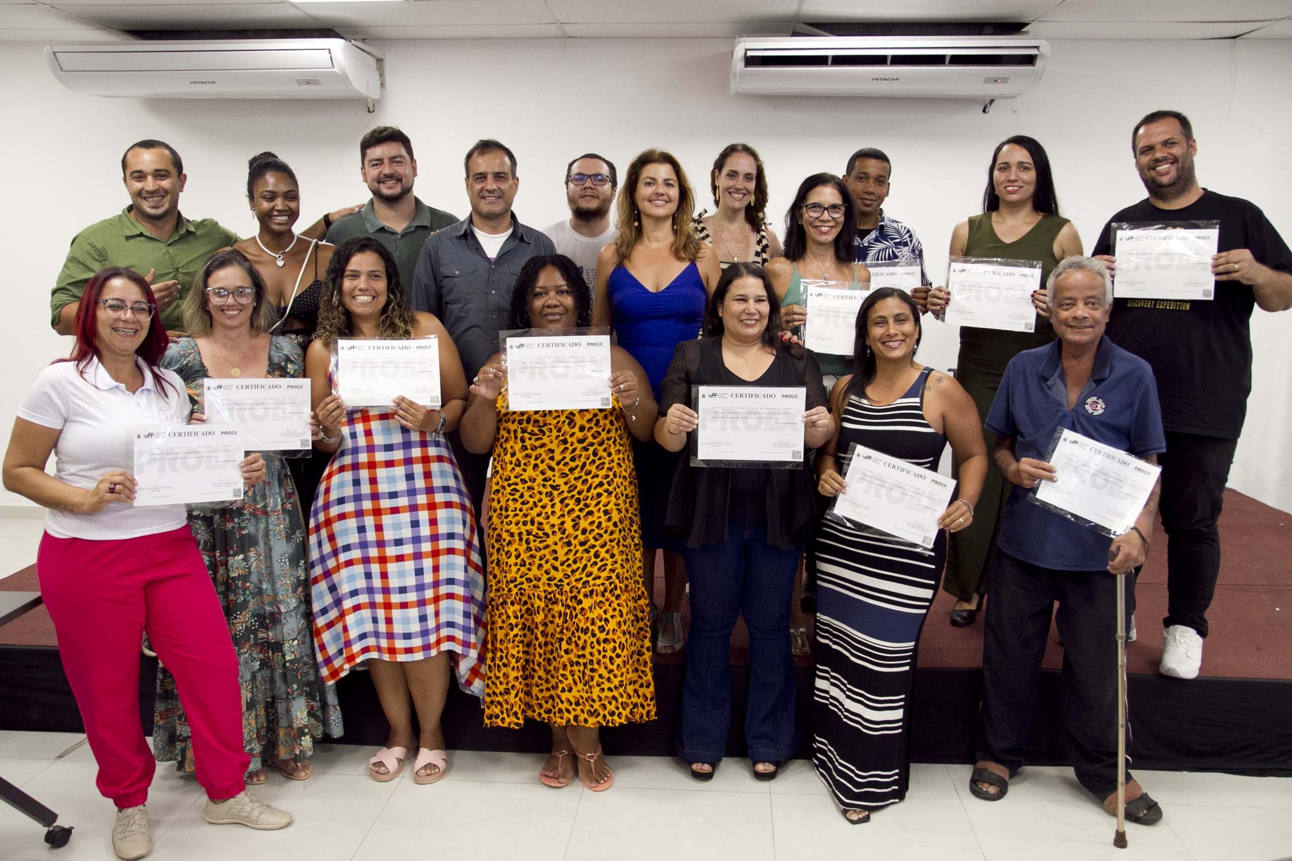 Alunos se formam em curso de Marketplace em Maricá ErreJota Notícias