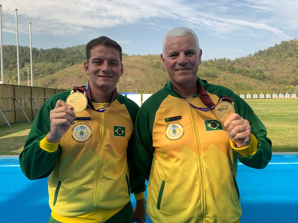 Marcus D’Almeida e Juan Urrejola foram campeões da prova mista do Tiro com Arco — Foto: Lívia Faria