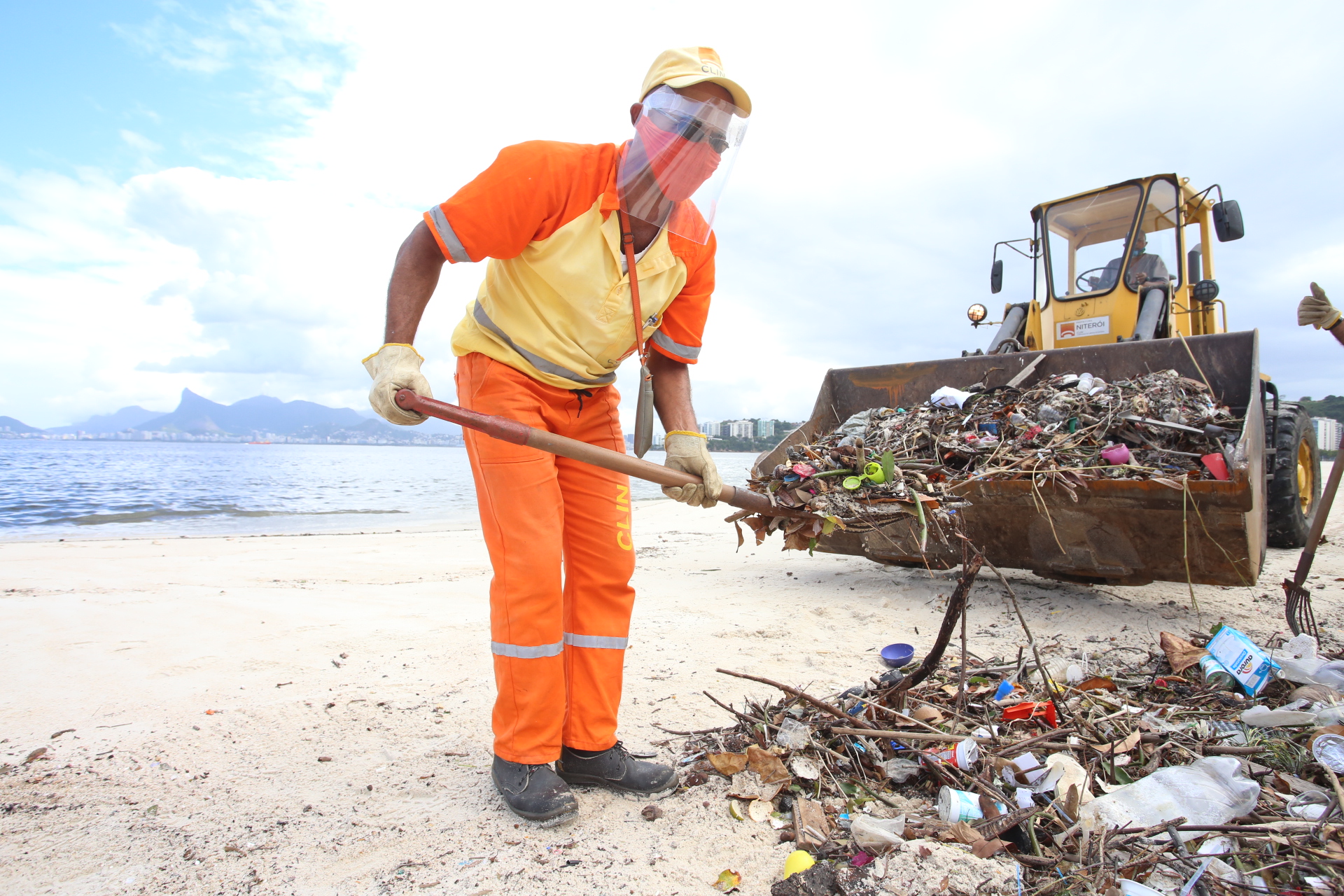 Lixo praia Niterói