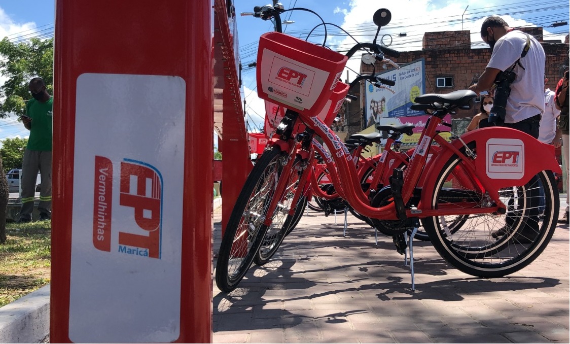 bicicleta vermelhinhas