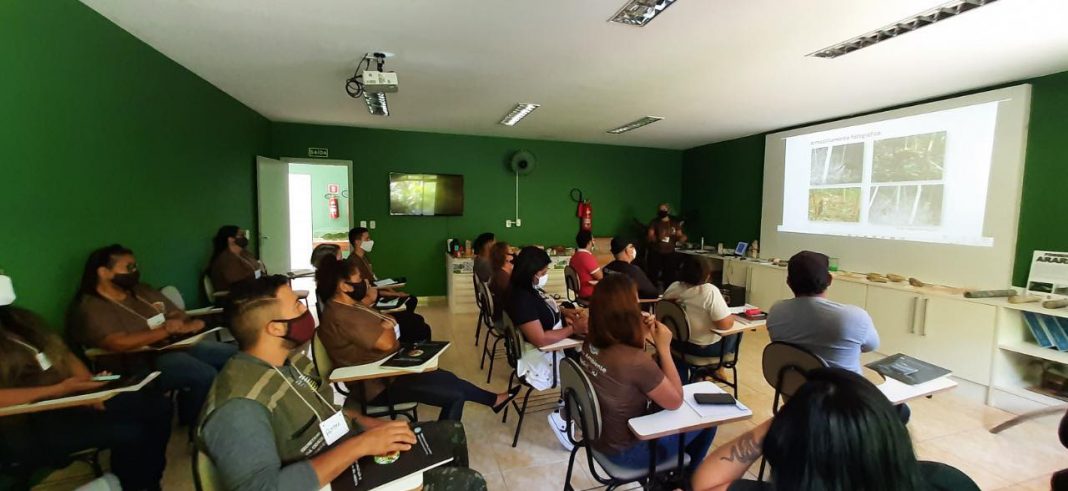 funcionários das Unidades de Conservação de Maricá