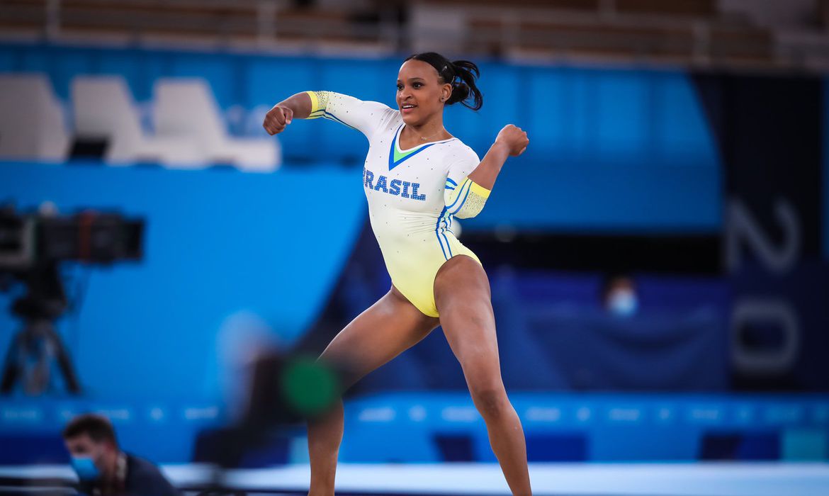 Rebeca Andrade conquista prata para o Brasil na ginástica nas