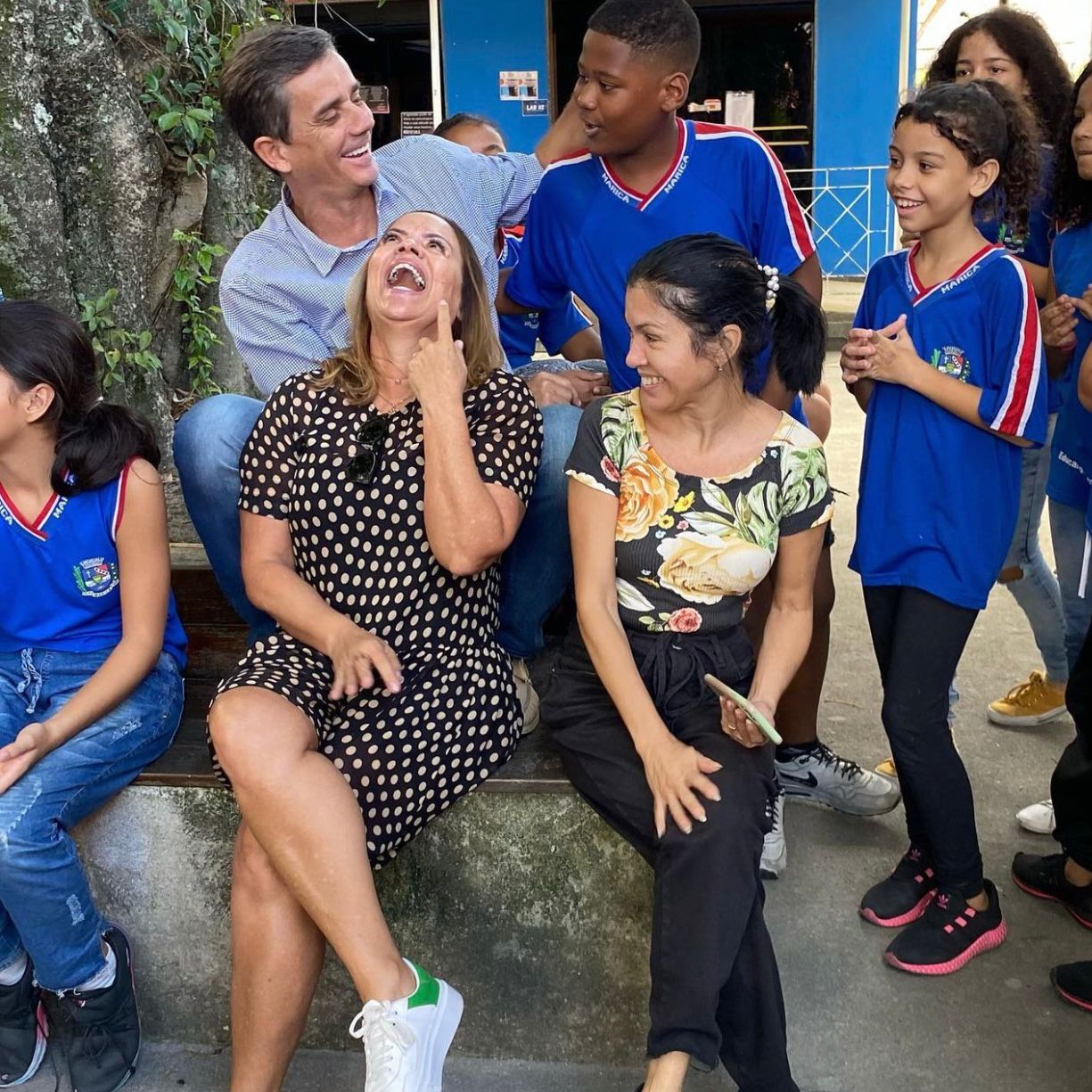 Primeira dama de Maricá realiza ação cultural em escolas do